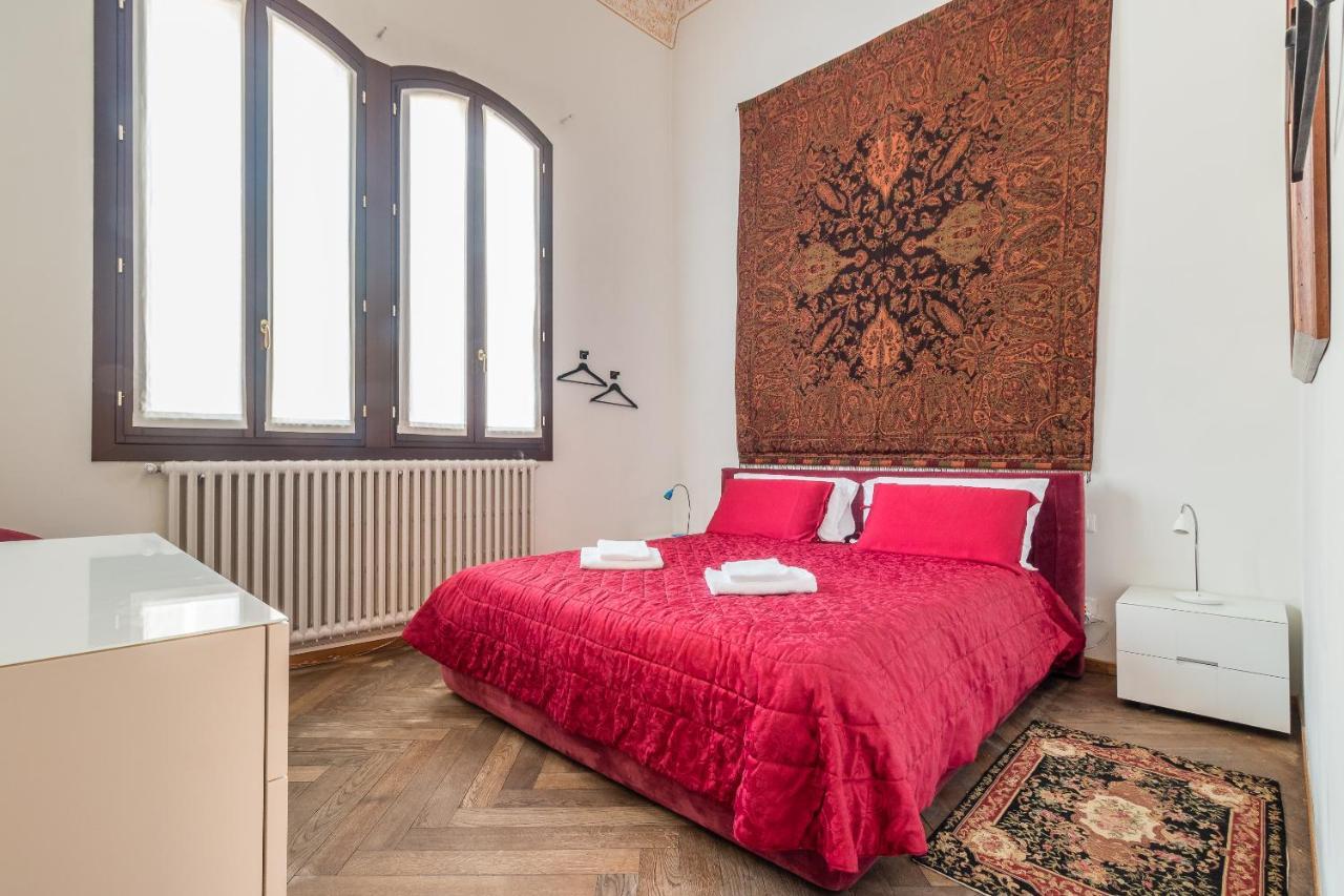 Red House Close To @accademia Bridge Apartment