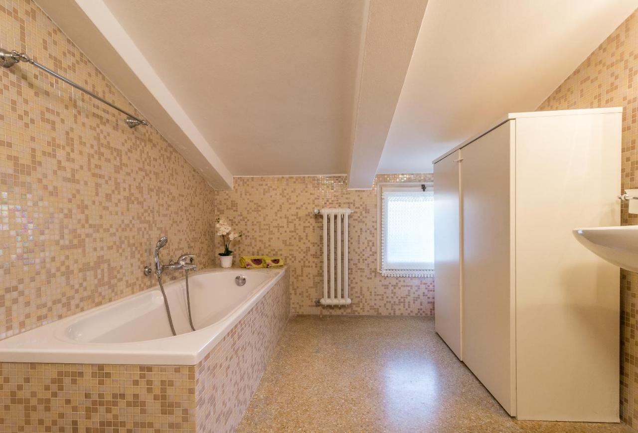 Red House Close To @accademia Bridge Appartement Venise
