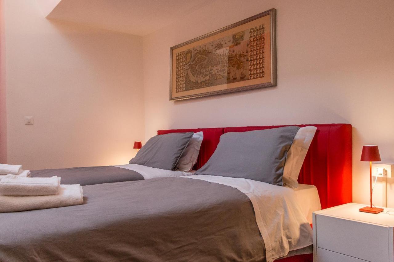 Red House Close To @accademia Bridge Appartement Venise